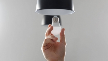Żarówka energooszczędna czy LED? Którą wybrać i dlaczego?